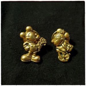 Disney flirty Mickey and Minnie pin set